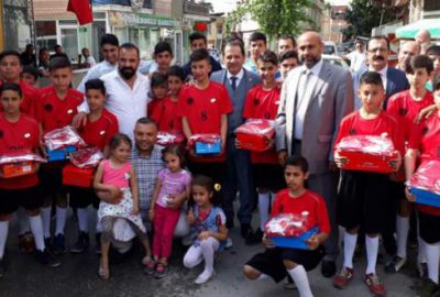 Bursa İl Emniyet Müdürü’nden Roman sporculara hediye