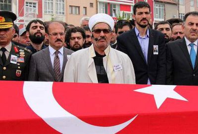 Şehit oğlunun cenaze namazını kıldıran babadan teröre tepki