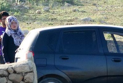 Kızını silah zoruyla kaçırıp rehin aldı