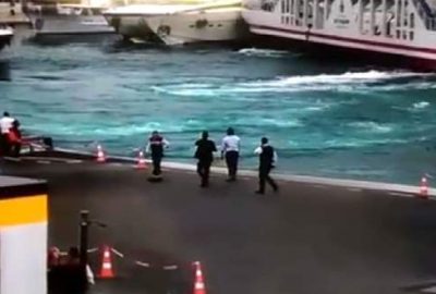 Arabalı vapurun lüks yata çarpma anı kamerada