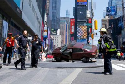 New York’ta otomobil yayalara çarptı: 1 ölü, 19 yaralı