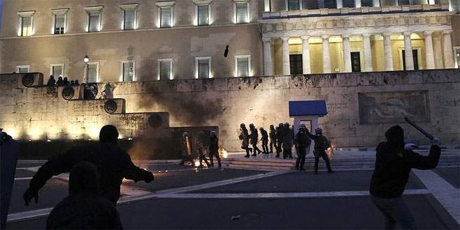 Yunanistan’da göstericiler polisle çatıştı