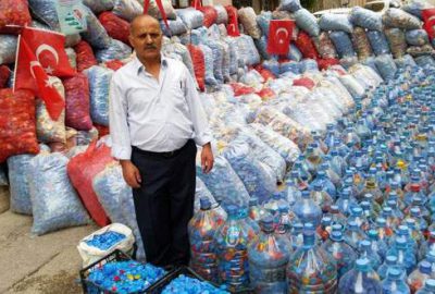 Engelliler için tek başına 3 milyon kapak topladı