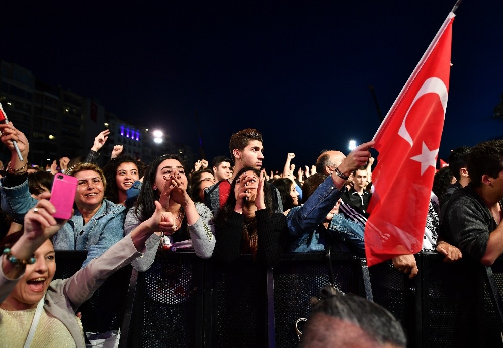 İzmir Gençlik Festivali’nde bayram sevinci yaşadılar