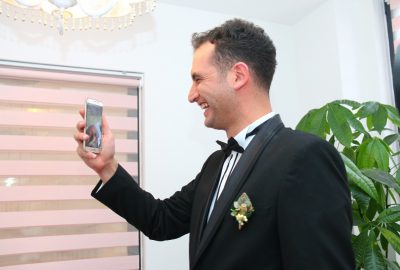 Eski Bakan hayatını kurtaran gencin nikahına görüntülü bağlandı