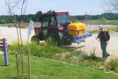 Gölpark mesire alanında yabani otla mücadele çalışması başlattı