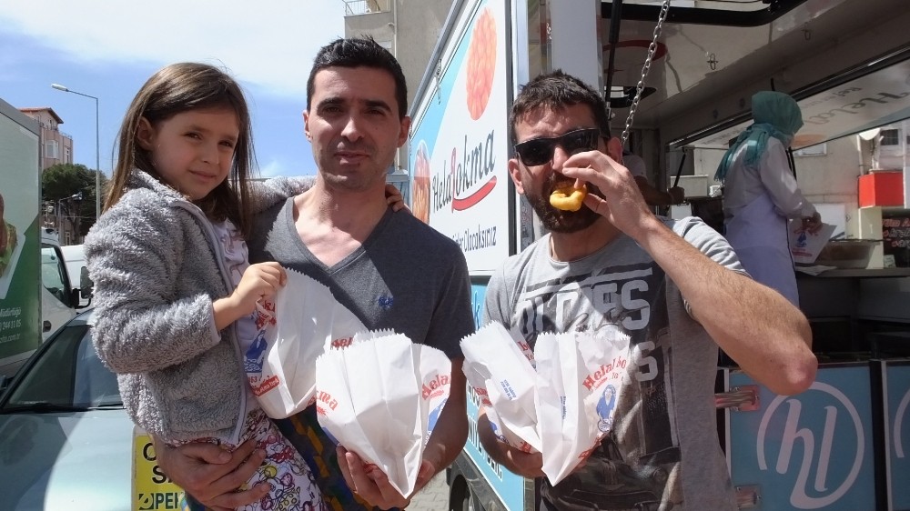 Burhaniyeli büfeci, İbrahim Erkal için lokma döktürdü Burhaniyeli büfeci, İbrahim Erkal için lokma döktürdü