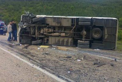 Bursa’da midibüs ile otomobil çarpıştı: Ölü ve yaralılar var