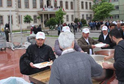 ‘Bu okul Atatürk kokuyor’