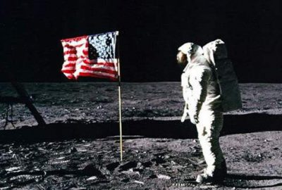 Apollo 11 görevinde Ay’a ayak basan ilk insan olan Neil