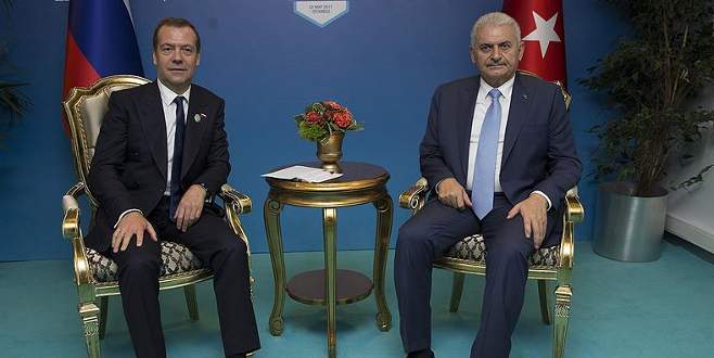 Başbakan Yıldırım, Medvedev ile görüştü