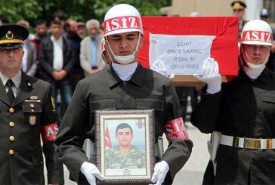 Yıldırım düşmesi sonucu şehit olan er toprağa verildi