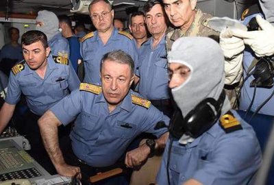 Komuta kademesi dikkatle izledi! Geceyi denizde geçirdiler