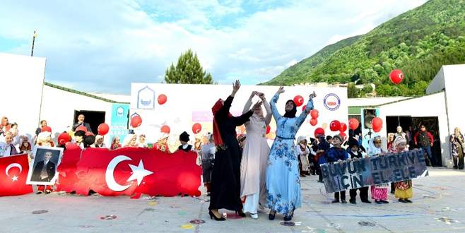 Yıldırımlı miniklerin mezuniyet coşkusu Yıldırımlı miniklerin mezuniyet coşkusu