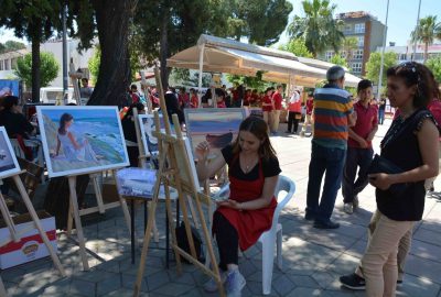 Ortaca’da öğretmen ve öğrencilerden canlı performans resim çalışması