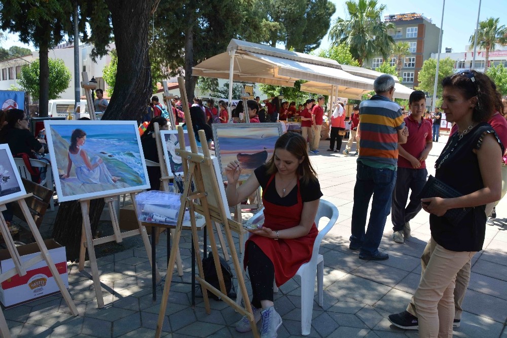 Ortaca’da öğretmen ve öğrencilerden canlı performans resim çalışması