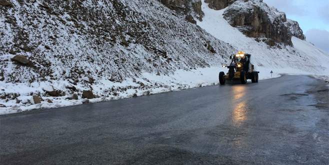 Van’da karla mücadeleye devam