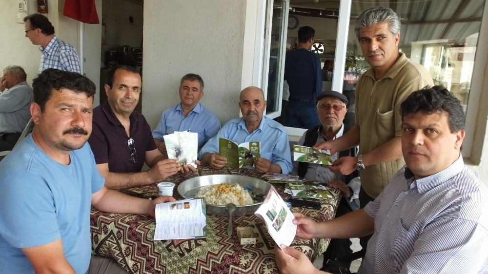 Burhaniyeli çiftçilere broşür dağıtıldı