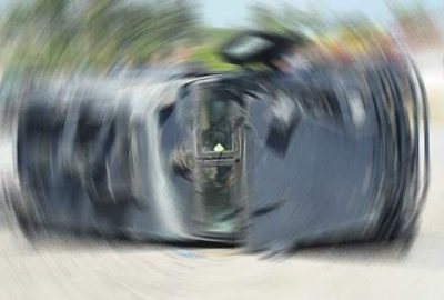 Polis aracı devrildi: 3 yaralı