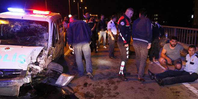Polis aracı otomobile arkadan çarptı: 1 ölü, 5 yaralı