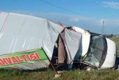 Tarım işçilerini taşıyan kamyonet devrildi: 1 ölü, 21 yaralı