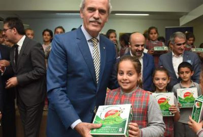 İpek böceği minik ellerde hayat buluyor