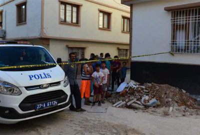 Cinnet getiren kişi eşini bıçakladı, evi ateşe verdi: 3 ölü