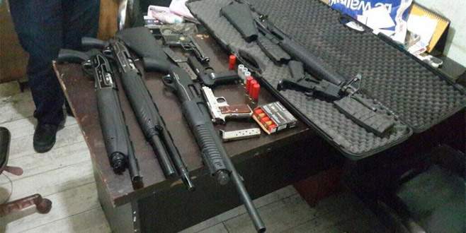 Sanayide iki iş yerinden cephanelik çıktı