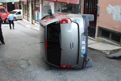 Doğalgaz borusuna çarpıp aracıyla böyle takla attı