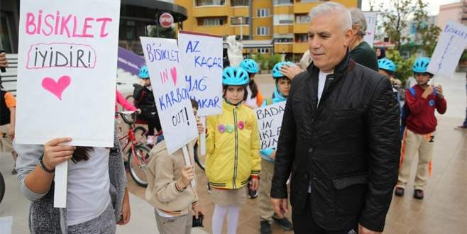 Nilüfer’de öğrenciler okullarına bisikletle gidiyor Nilüfer’de öğrenciler okullarına bisikletle gidiyor