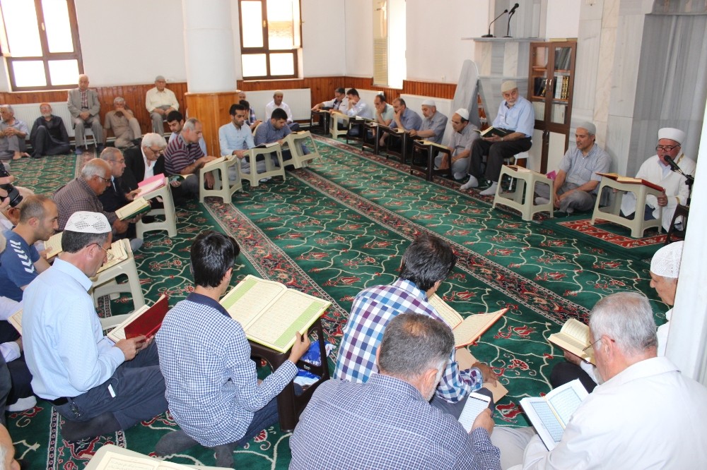 Camilerde mukabe yoğunluğu