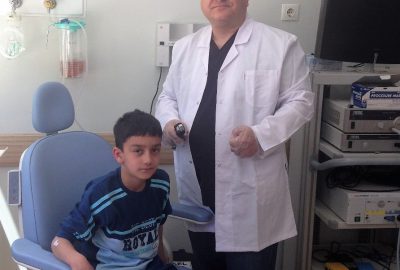 10 yaşındaki çocuk, 2 yıl sonra yeniden duymaya başladı