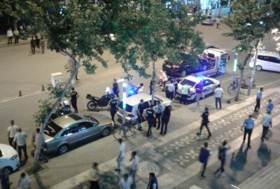 Ceza yazılan motosiklet sürücüsü ile polis arasında gerginlik