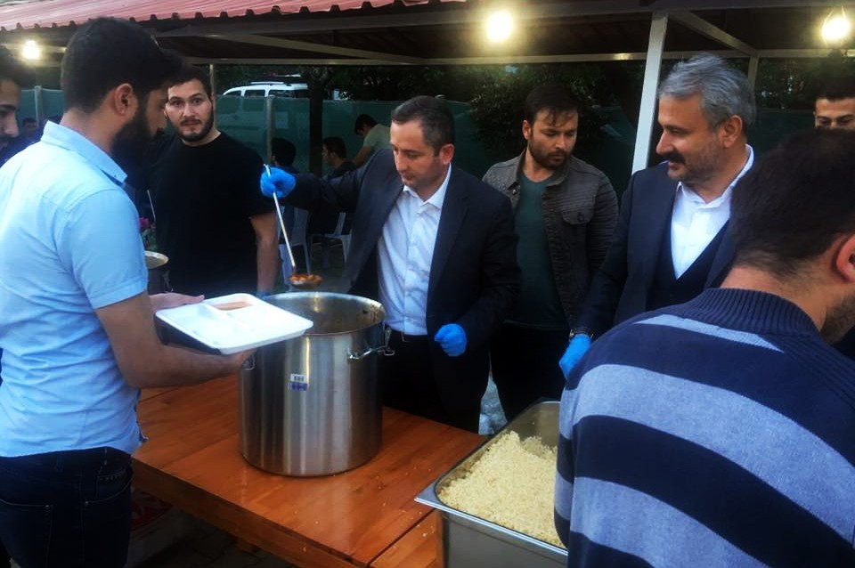 Başkan Sungur, iftarda gençlerle buluştu