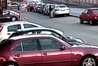 Motosiklet sürücüsü havada takla attı