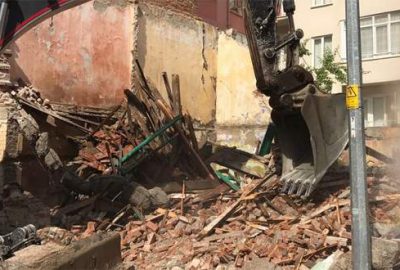 Gemlik metruk binalardan temizleniyor