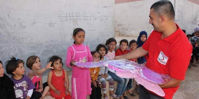 Kızılay’dan yetim çocuklara oyuncak