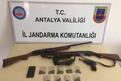 Alacak verecek meselesi olduğu şahsın aracına uyuşturucu bırakıp ihbar etti