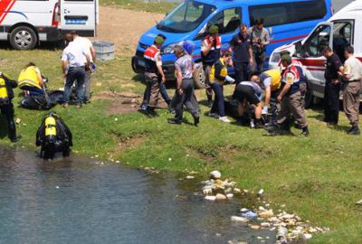 Bursa’da serinlemek için gölete giren iki öğrenci boğuldu