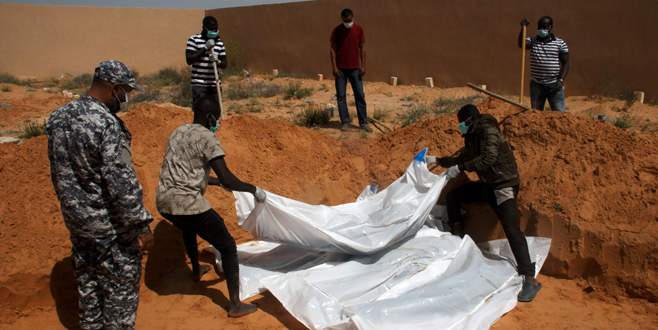 Çölde 44 mülteci susuzluktan öldü