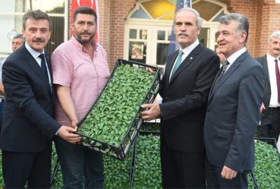 Bursalı çiftçilere hibrit biber fidesi dağıtıldı, alım garantisi verildi