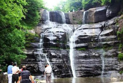 Şelalelerden düşen 2 genç öldü