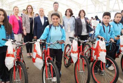 Öğrencilerin karne hediyesi Bozbey’den