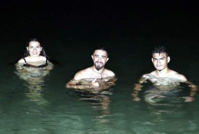 Antalya’da sahur öncesi deniz keyfi