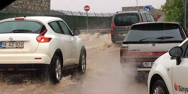 Bursa’da kuvvetli sağanak yağış