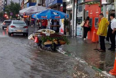 Bursa’da sağanak yağış etkili oldu