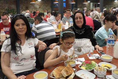 Engelliler ve aileleri iftarda bir araya geldi