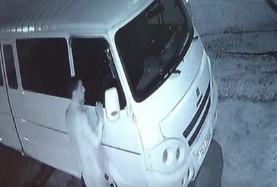 Bursa’da takım elbiseli hırsız kameraya yakalandı!