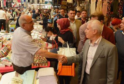 Bozbey pazarda esnafı dinledi