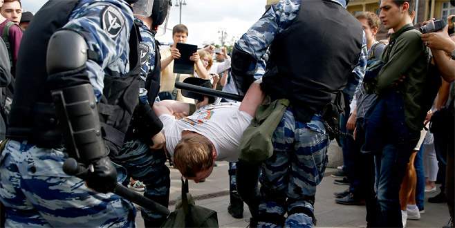 Rusya’da hükümet karşıtı gösteriler: 650 gözaltı
